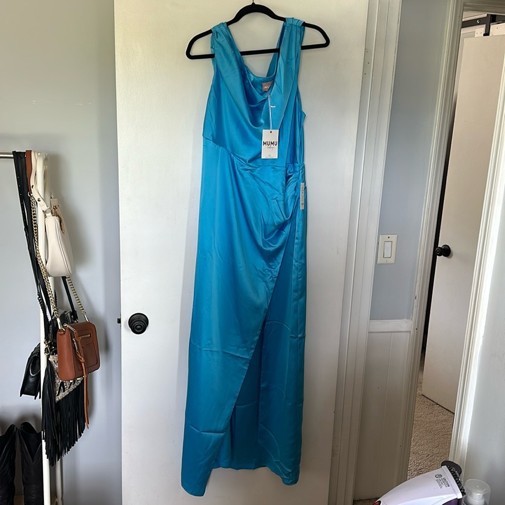 Brand new with tags still on. Just doesn’t fit me.